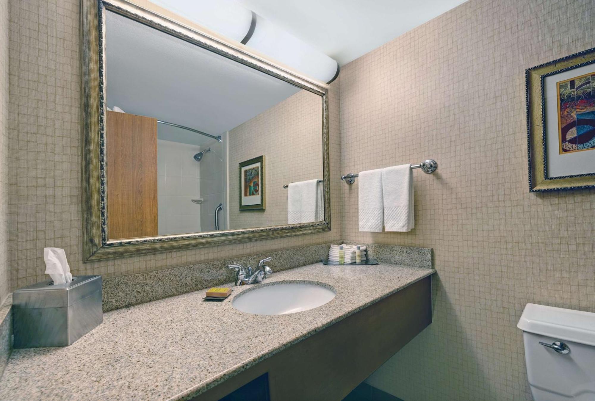 Doubletree By Hilton Grand Junction Hotel Exterior photo